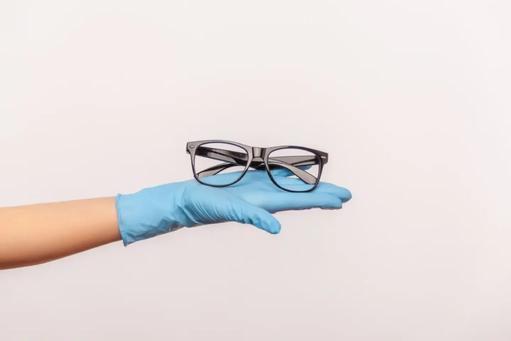 entretien quotidien lunettes connectées seniors