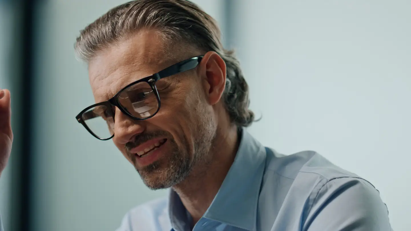Lunettes loupe homme : comment choisir le modèle idéal ?