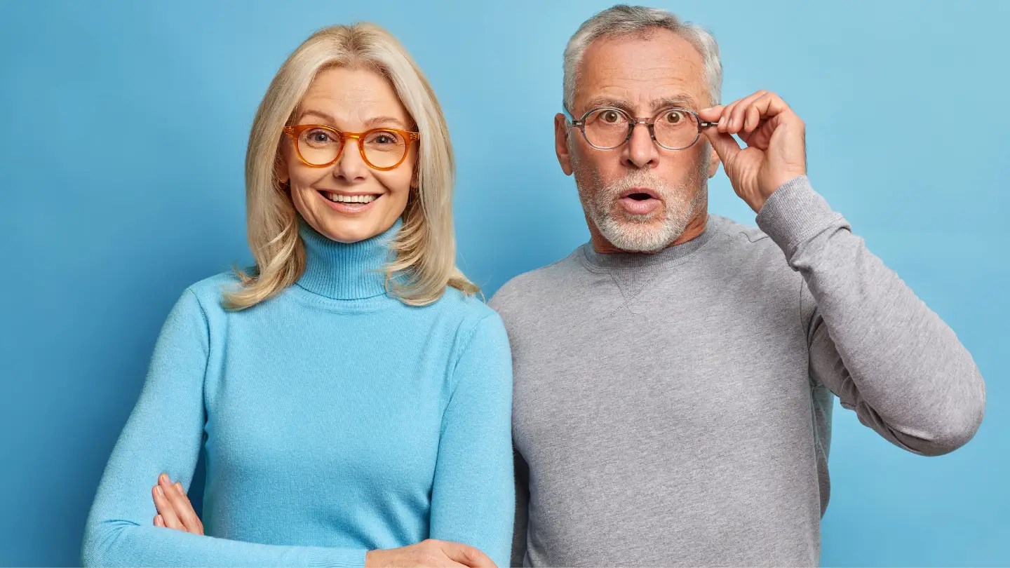 Lunettes loupe vs lunettes de lecture : guide complet 2025