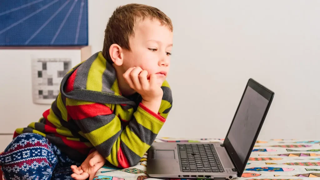 Posture enfant écran