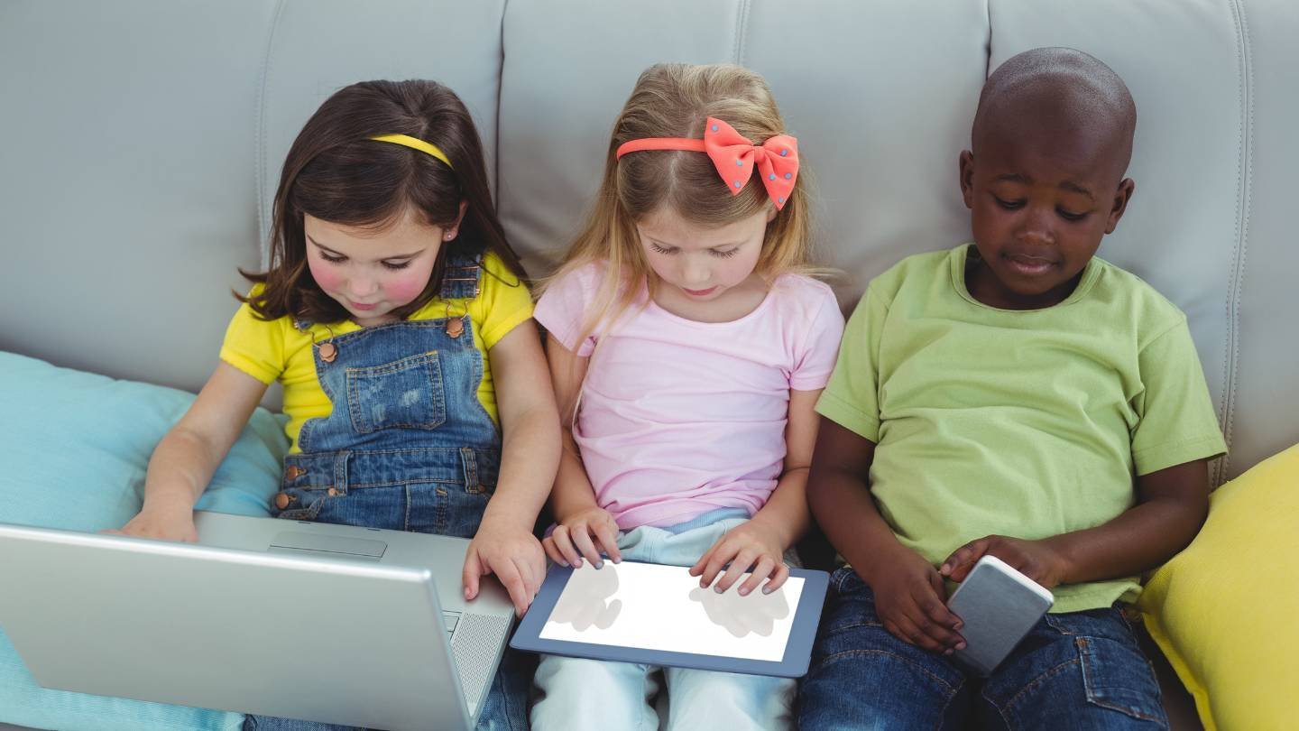 Écrans et enfants : comment protéger leur vue efficacement ?