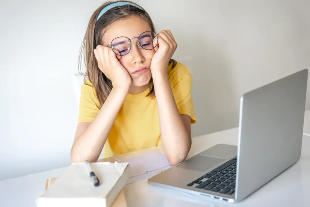 Symptômes fatigue visuelle enfant