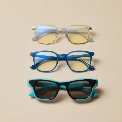 Comparaison visuelle des 3 types de lunettes informatique : anti-lumière bleue, repos et gaming avec leurs spécificités