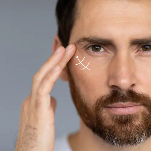 homme musclant ses yeux pour éviter la fatigue visuelle écran